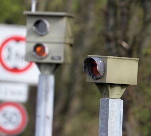 Ampelblitzer befinden sich meist an gefährlichen Kreuzungen.