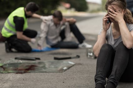 Wenn Sie die Vorfahrt beim Abbiegen nicht beachten, kann ein Unfall die Folge sein.