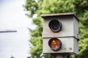 Zunehmend sind an der Verkehrsüberwachung durch Blitzeranlagen auch private Dienstleister beteiligt.