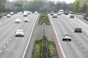 In der Probezeit können zusätzliche Maßnahmen drohen, wenn Sie auf der Autobahn geblitzt wurden.