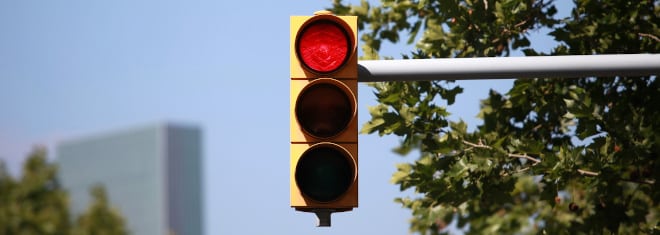 Vorsicht Blitzer: Auch eine rote Ampel kann mit einem solchen ausgestattet sein.