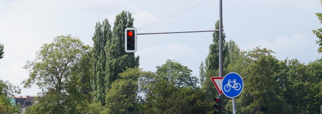 Wie hoch ist das Bußgeld, wenn eine rote Ampel mit dem Lkw überfahren wird?