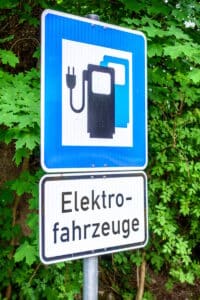 Elektro-Parkplatz? Das Schild 365-65 weist nur auf eine Ladestation hin.