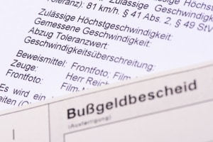 Fahrverbot: Ein Einspruch gegen dieses muss schriftlich erfolgen.