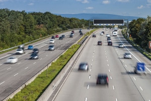 Geblitzt auf der Autobahn: Die Kosten richten sich nach den gefahrenen km/h.