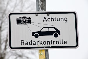 Eine Geschwindigkeitsmessung kann unter anderem mittels Radar durchgeführt werden. 