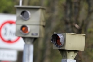 Bei der Geschwindigkeitsüberwachung können unterschiedliche Blitzer zum Einsatz kommen.