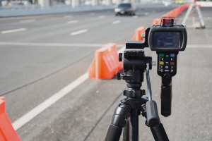 Generell muss zwischen festen und mobilen Blitzer-Typen unterschieden werden.