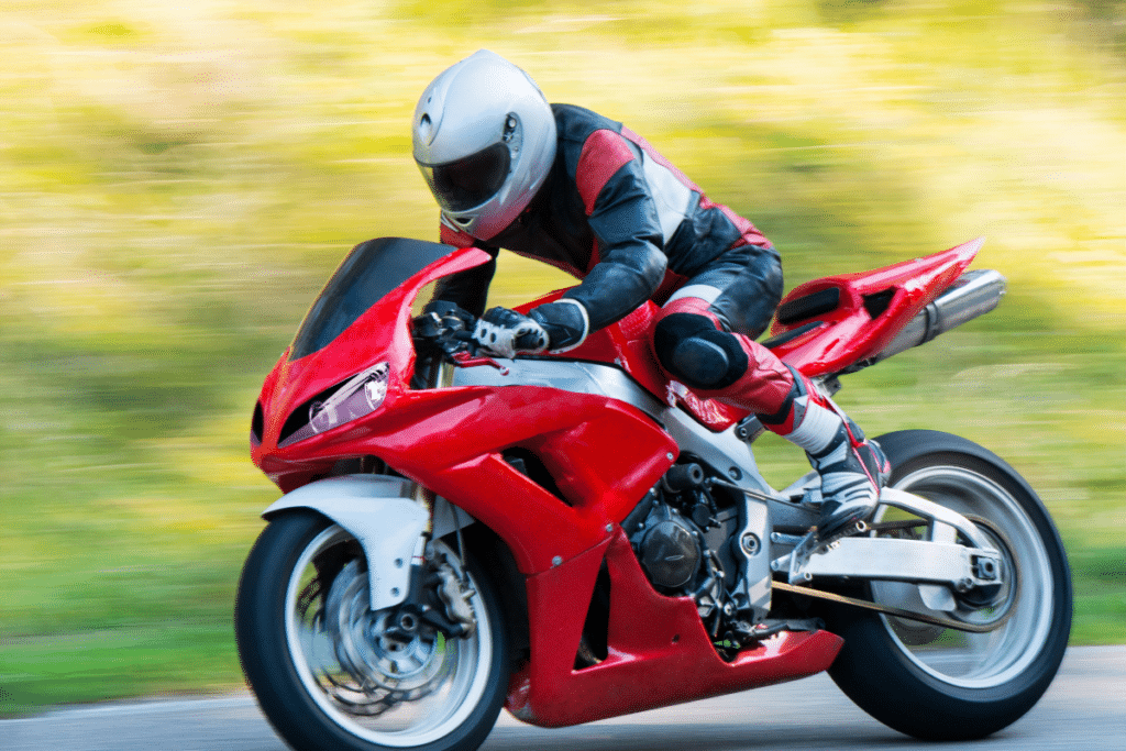 Auf dem Motorrad geblitzt: Lösen Blitzer von vorne aus, ist das Nummernschild nicht zu sehen. 