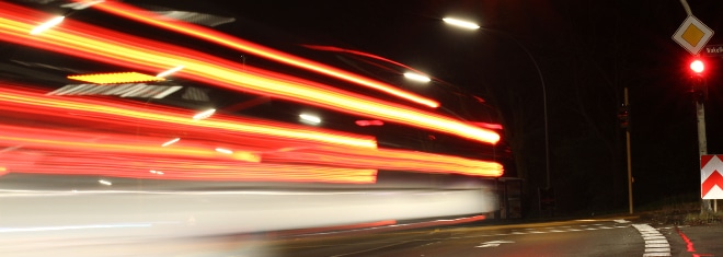 Wann liegt ein qualifizierter Rotlichtverstoß im Straßenverkehr vor?