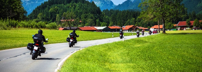 Gibt es besondere Regeln gemäß Straßenverkehrsordnung für Motorrad-Fahrer?