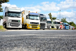 Unter anderem benötigen Sie eine augen- sowie eine allgemeinärztliche Untersuchung, um den Lkw-Führerschein verlängern zu können.